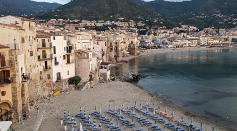 cefalu-yoga-sea-beach