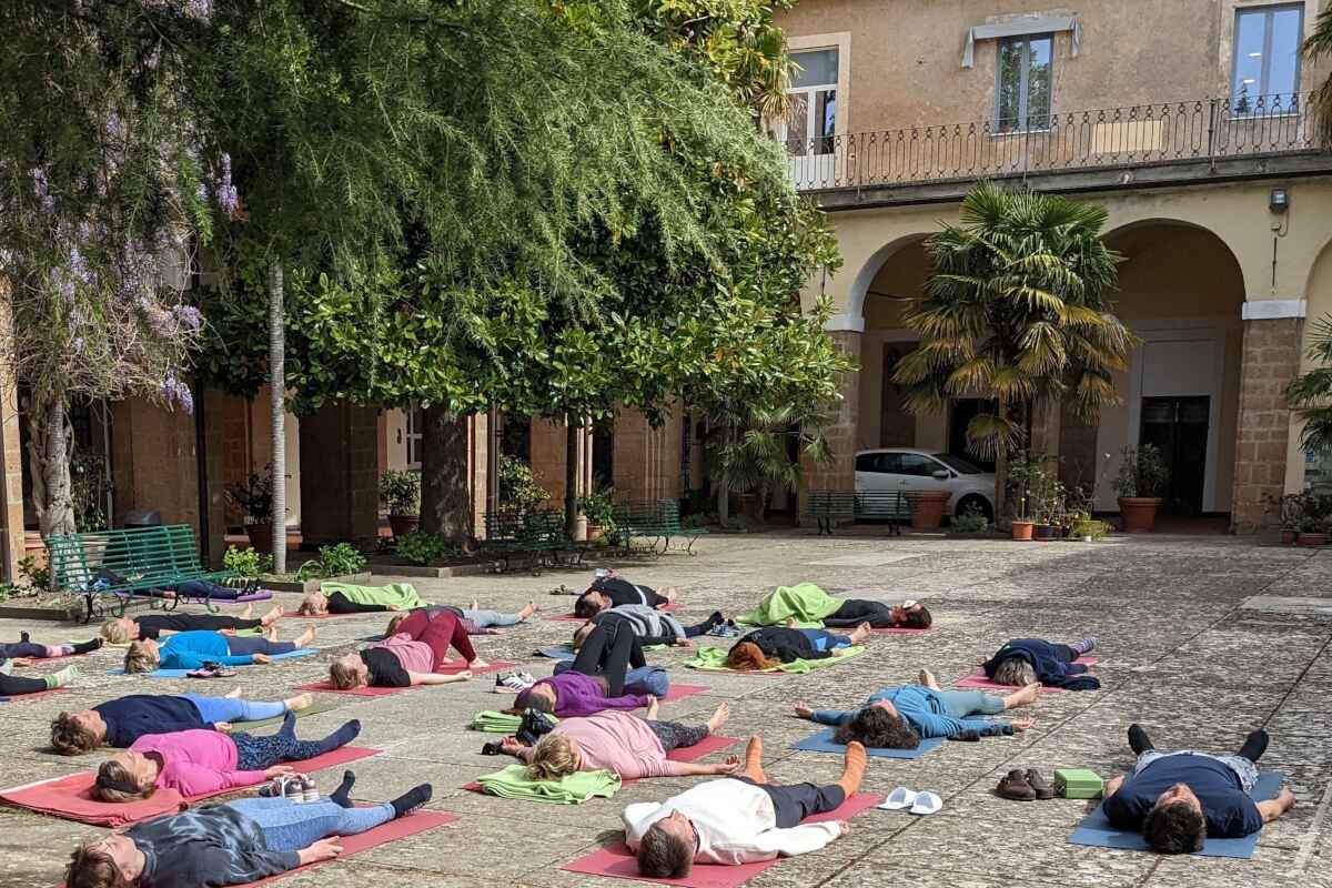 easter 2025 yoga residential retreat, yoga karin easter 2025, umbria yoga holiday easter, easter yoga italy